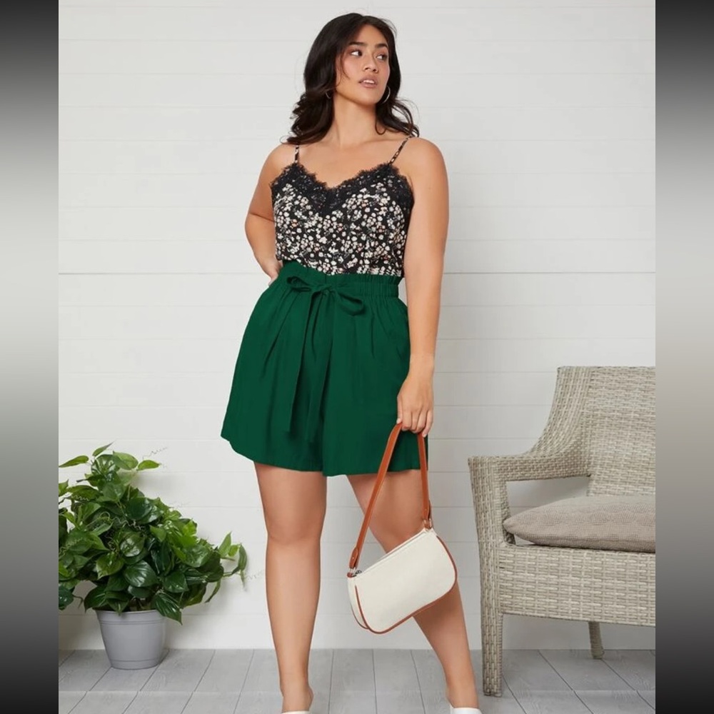 SHEIN Vacay Plus Tie Front Wide Leg Shorts